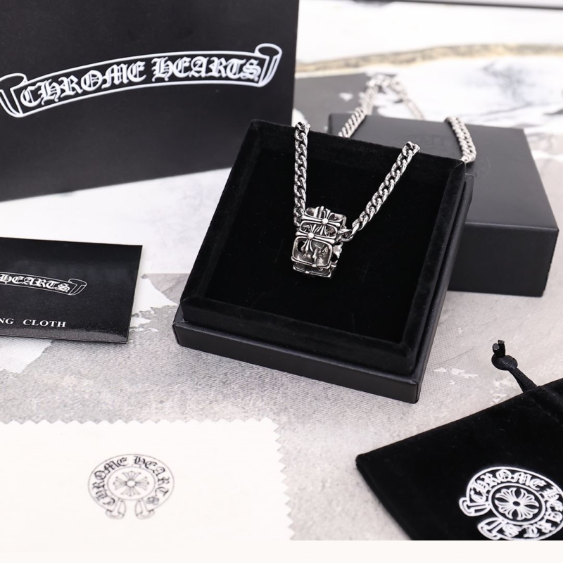 Ch**me He**ts necklaces